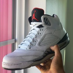 Jordan 5 White cement🛡
•size 10.5